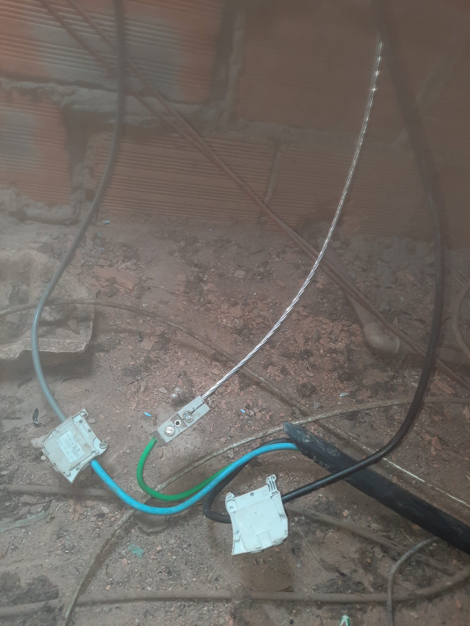 Serviço de manutenção elétrica realizado pela RMC em Belo Horizonte